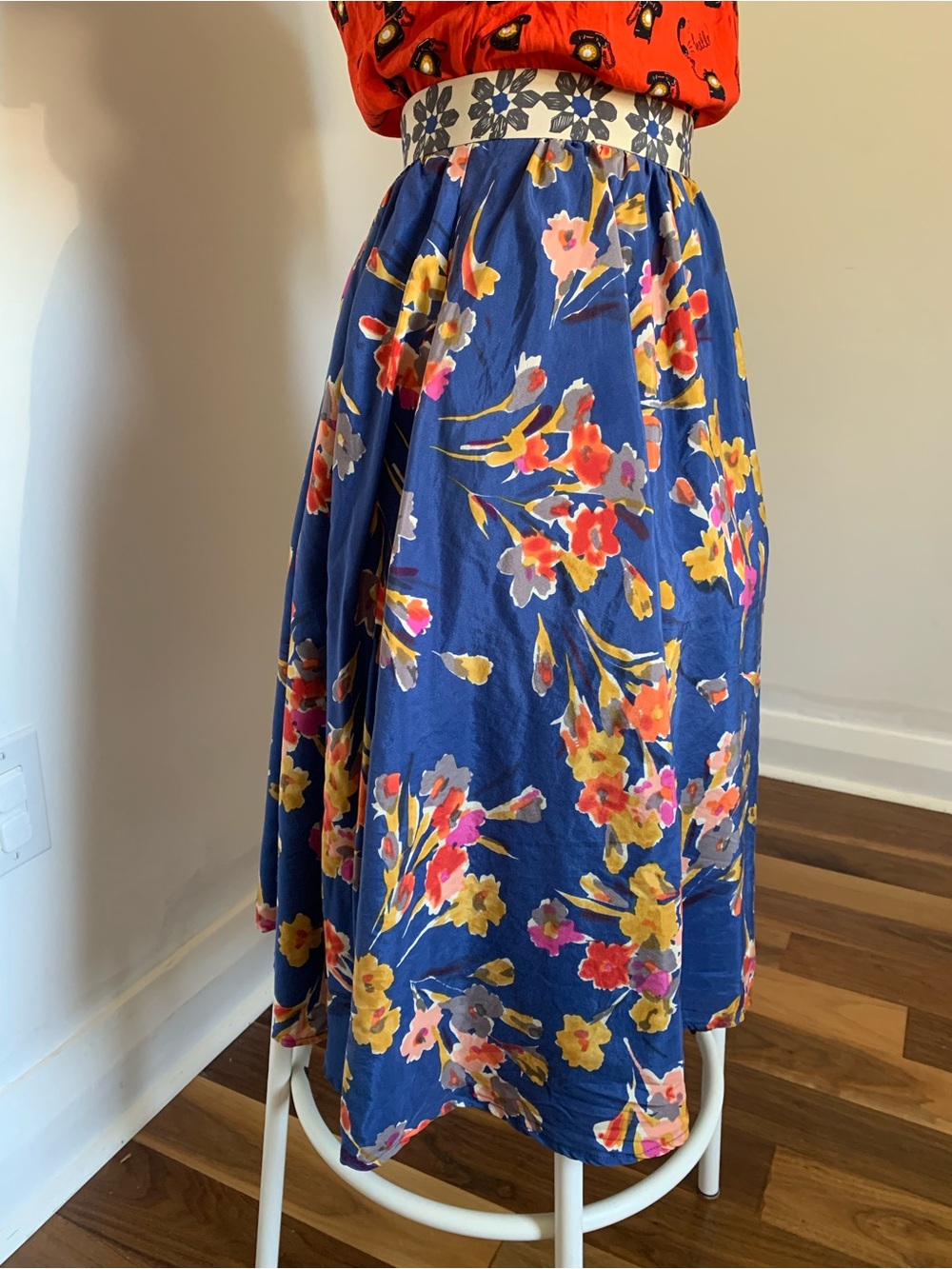 ANTHROPOLOGIE 100% Silk Skirt, Full, with pockets, XS or 0, edmé & esyllte